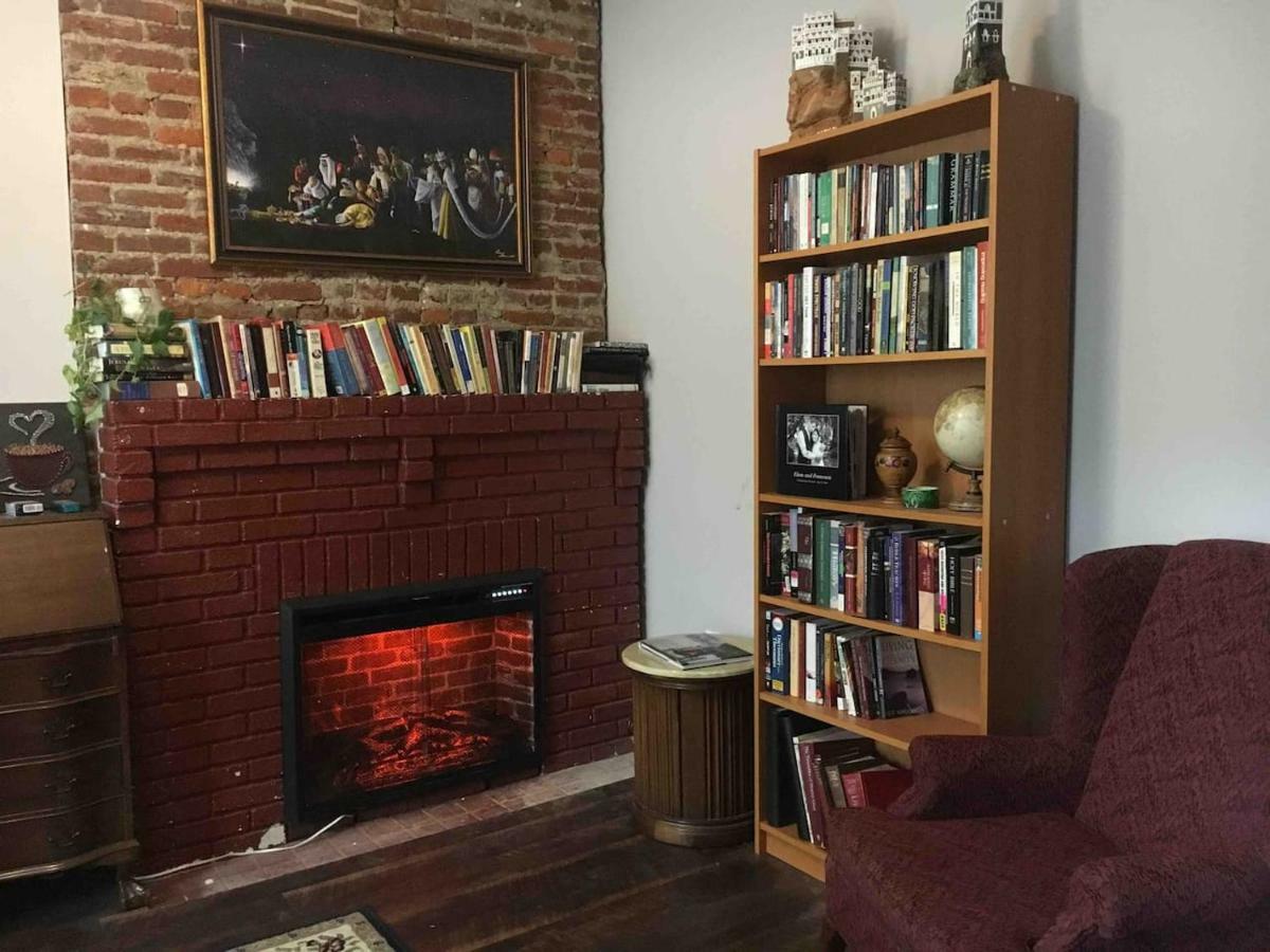 10 Min To Town Center & Wedding Venues W Walkscore 96 & Super Fast Wifi Apartment Lancaster Bagian luar foto